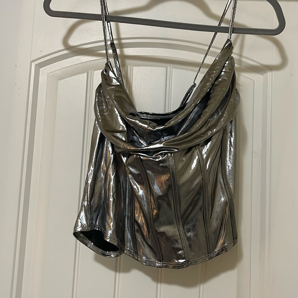 ✨ MOVE OUT SALE ✨ Cross back metallic shirt